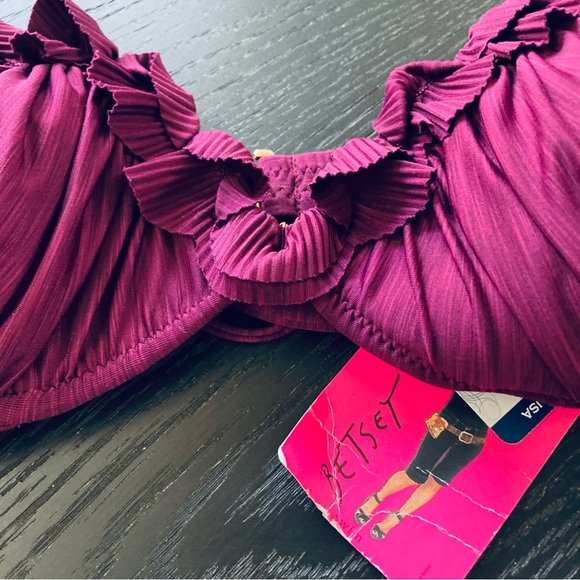 NWT Betsey Johnson Ruffle Bikini Top Small - Picture 2 of 4